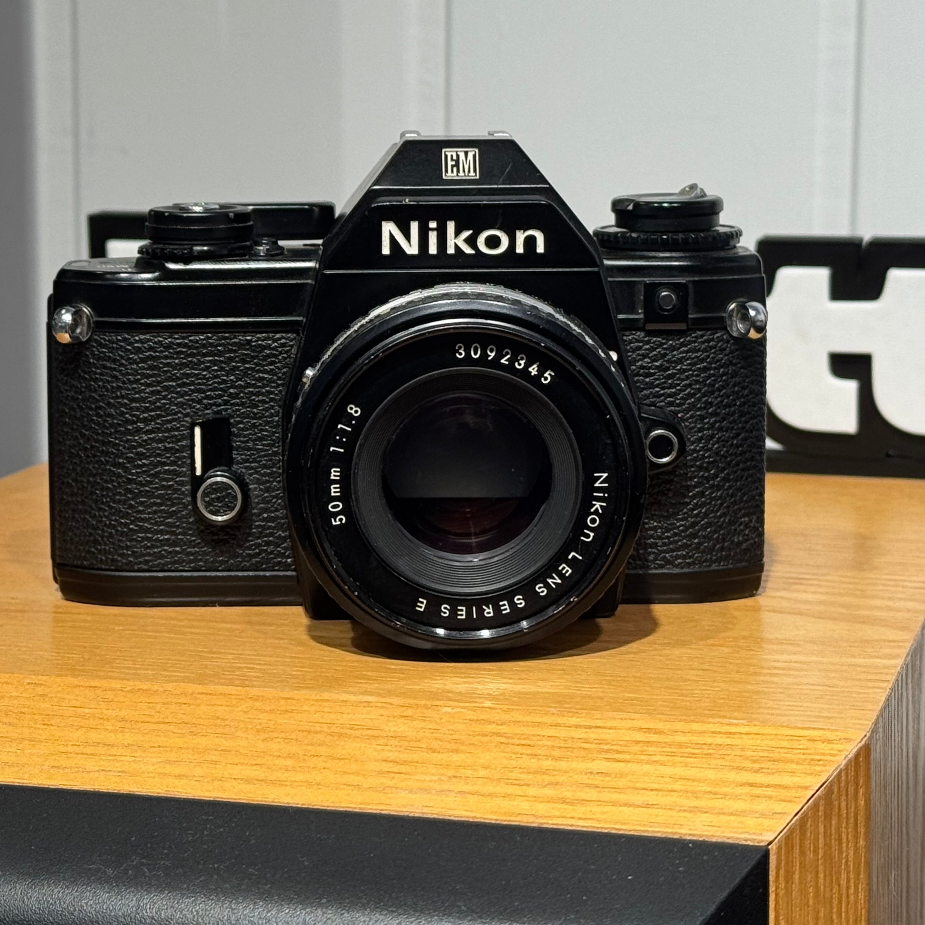 Nikon EM med Nikon Series E 50mm f/1.8