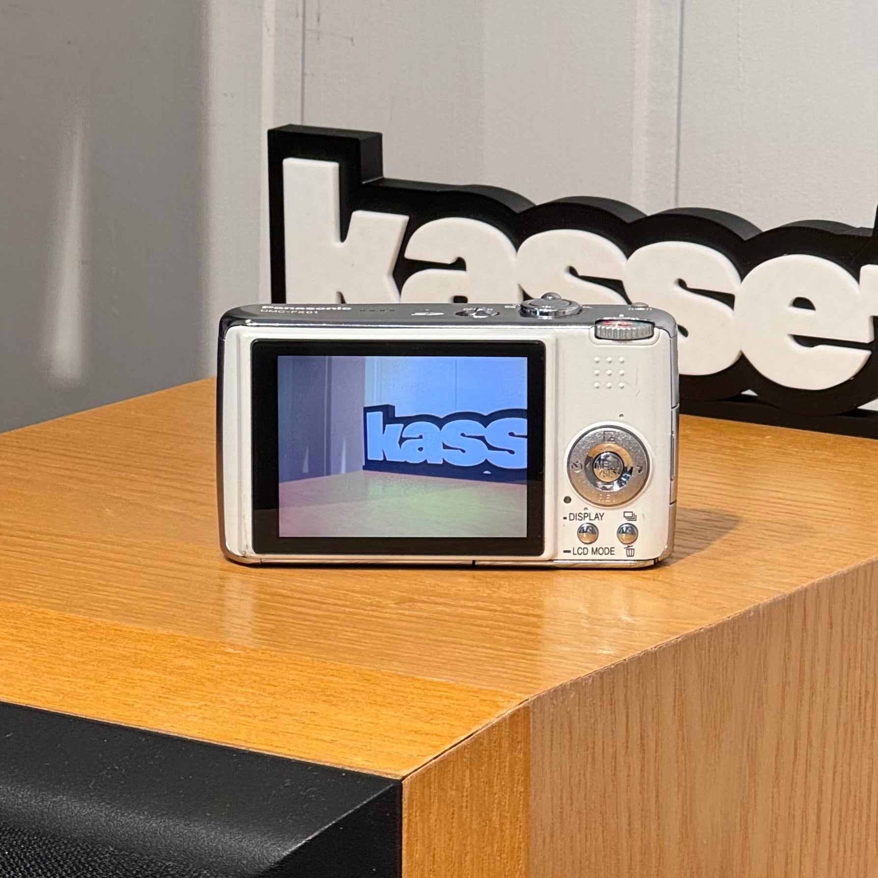 Panasonic Lumix DMC-FX01, 6MP