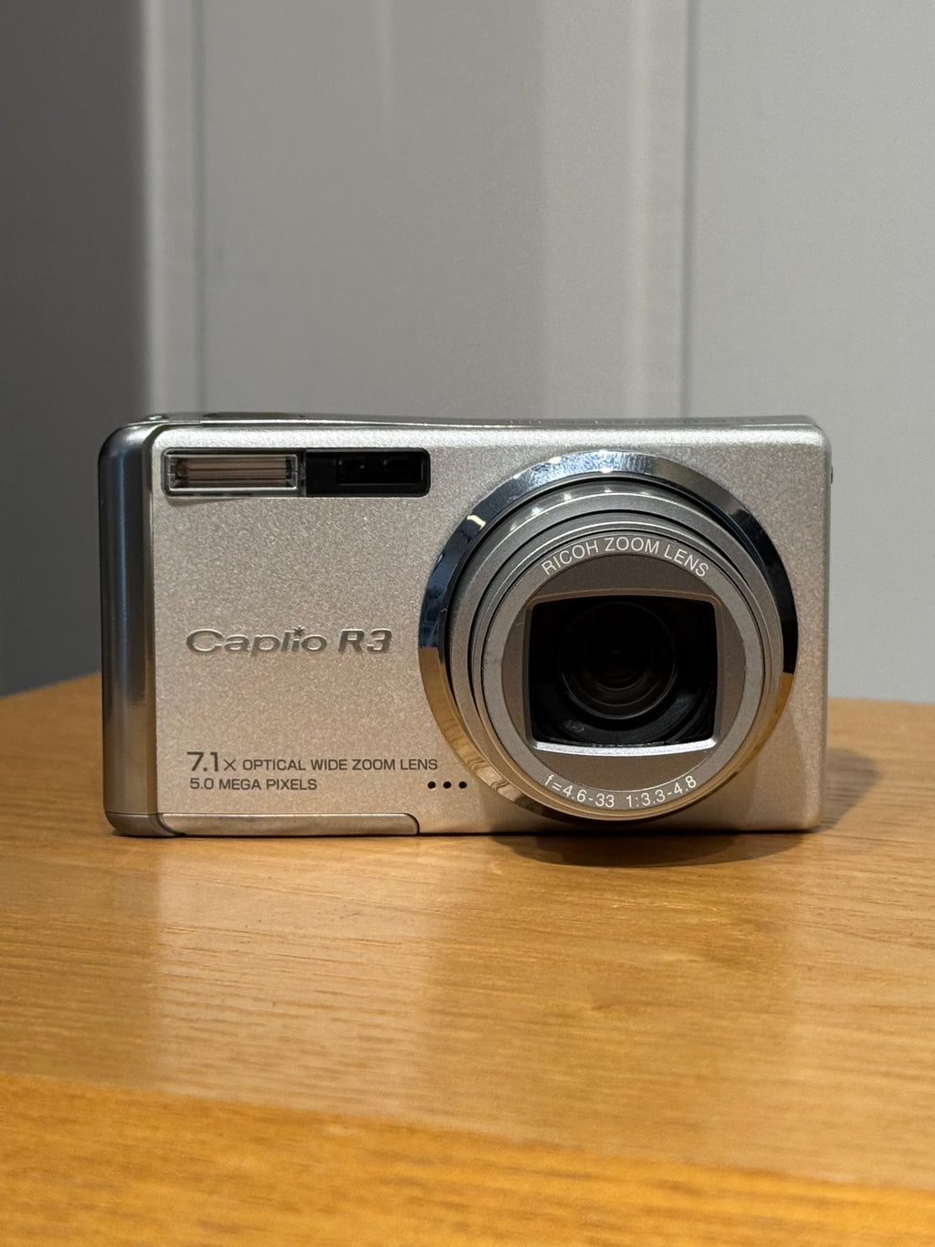 Ricoh Caplio R3, sølv