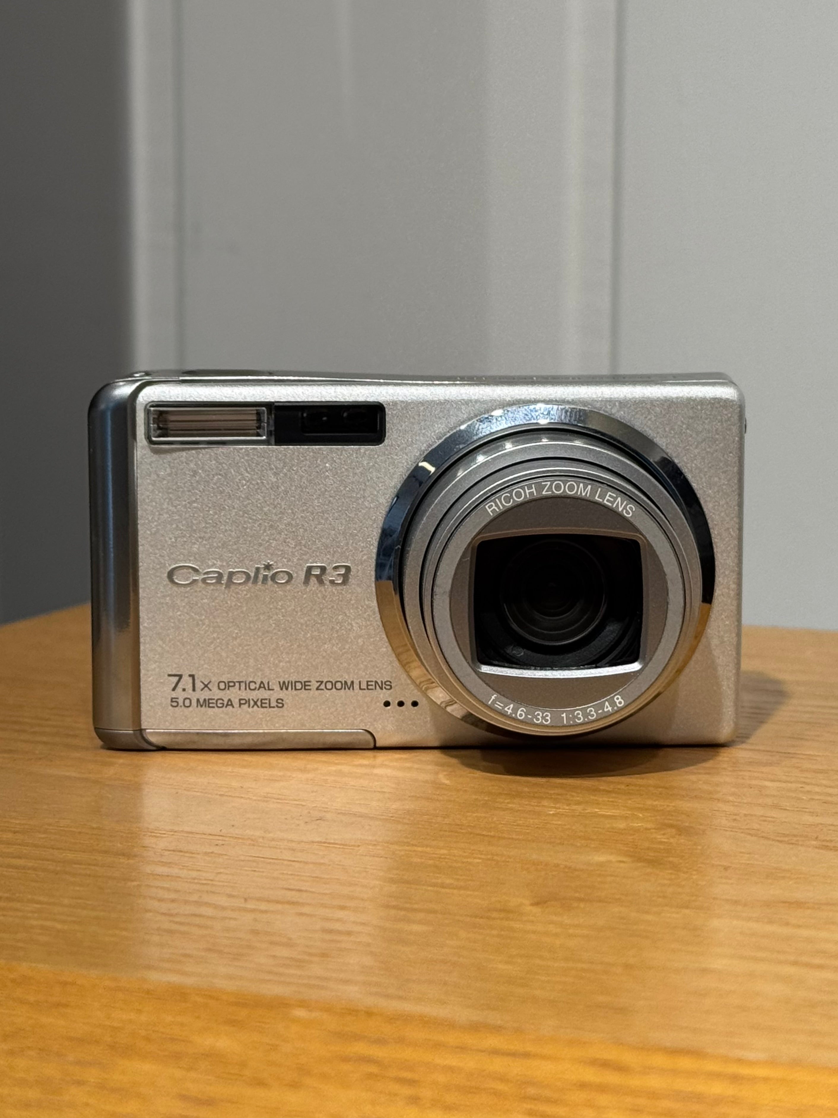 Ricoh Caplio R3, sølv
