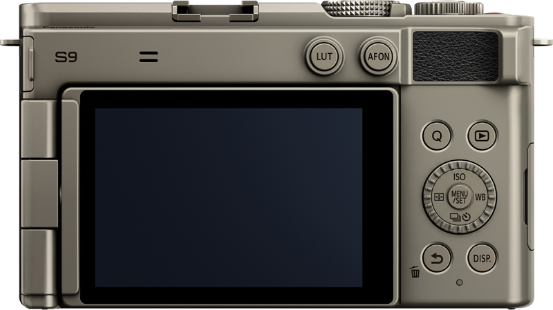 Lumix S9 Titanium med 18-40mm objektiv