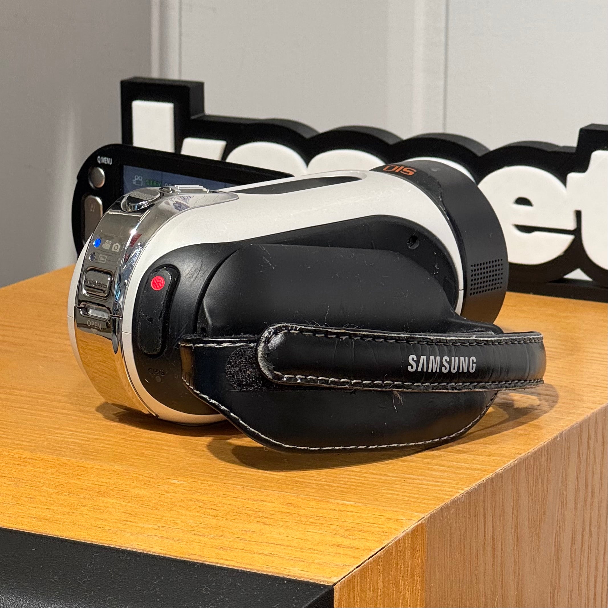 Samsung HMX-H100B