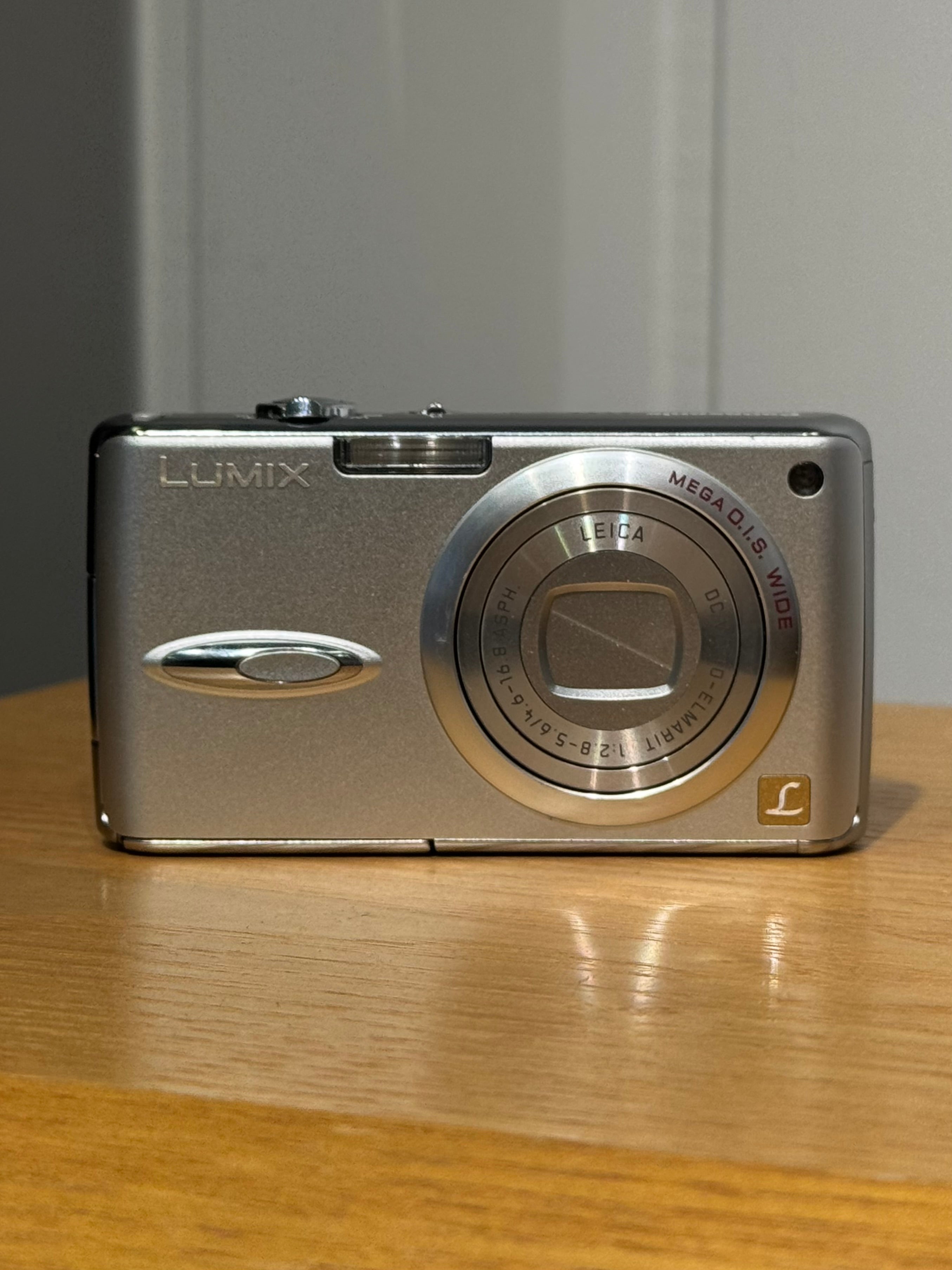 Panasonic Lumix DMC-FX01, sølv